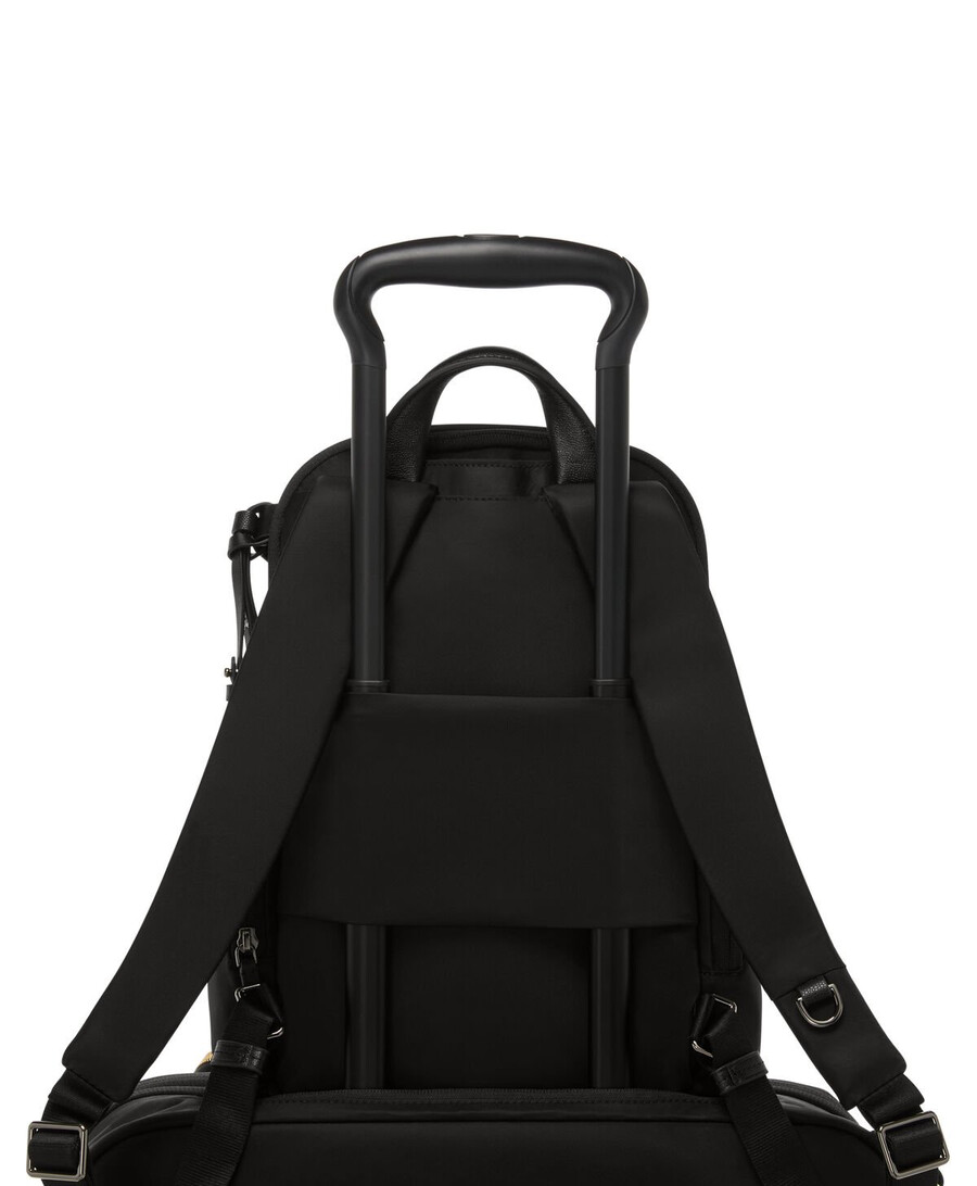 voyageur celina medium backpack