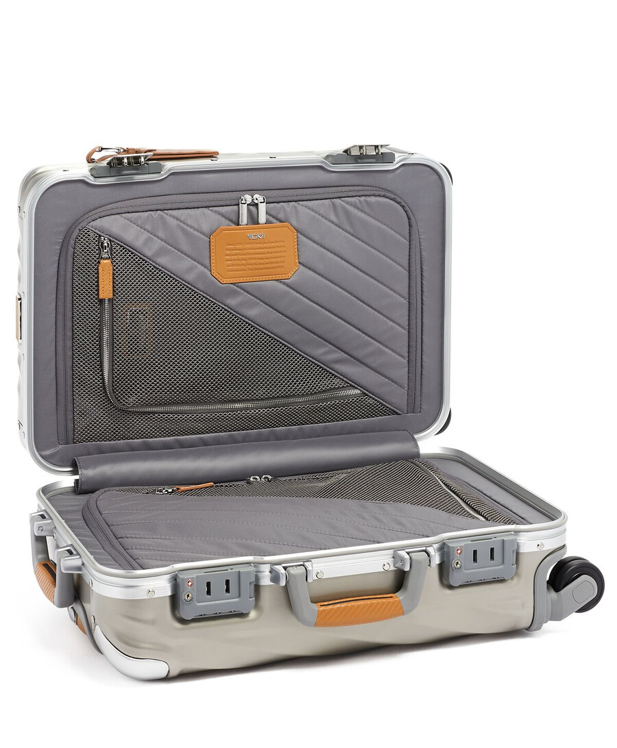 19 degree titanium international carry-on 56 cm