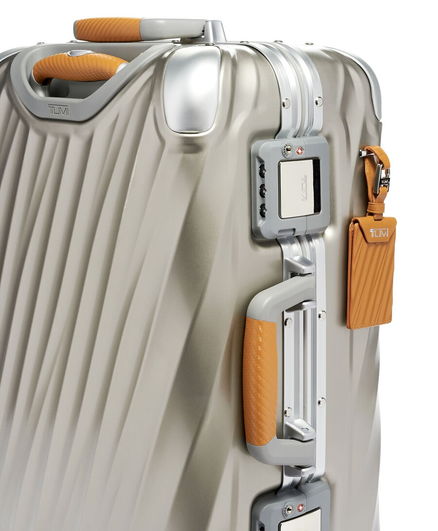 19 degree titanium international carry-on 56 cm